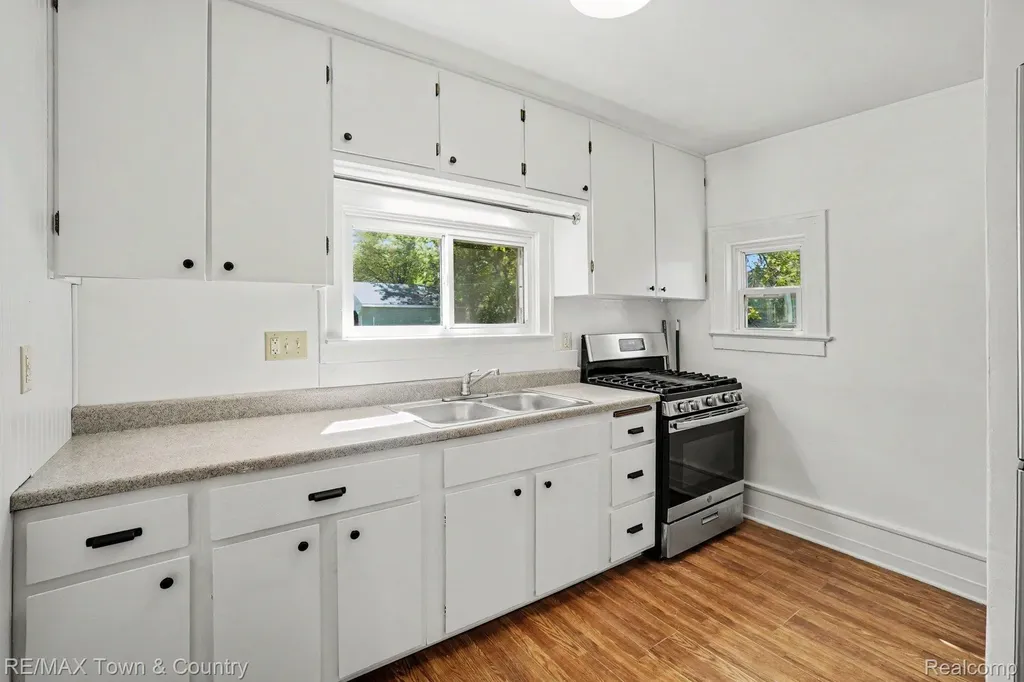 2062 E Schumacher Avenue Burton City MI 48529