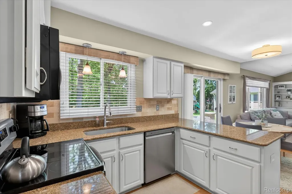 7071 Foxcreek Drive Canton Charter Township MI 48187