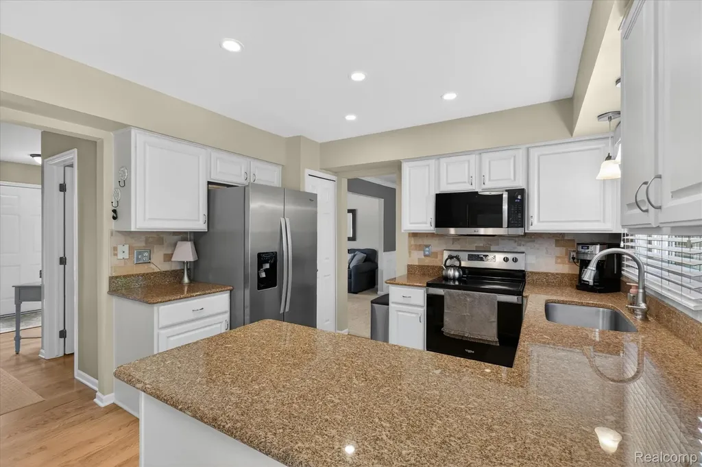 7071 Foxcreek Drive Canton Charter Township MI 48187