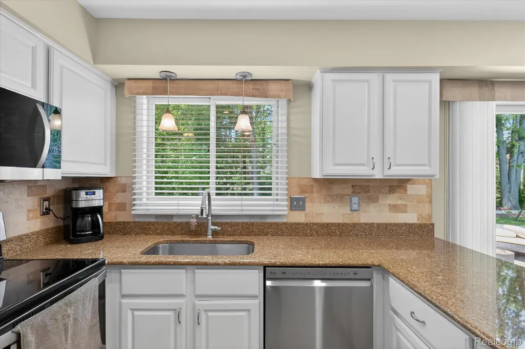 7071 Foxcreek Drive Canton Charter Township MI 48187