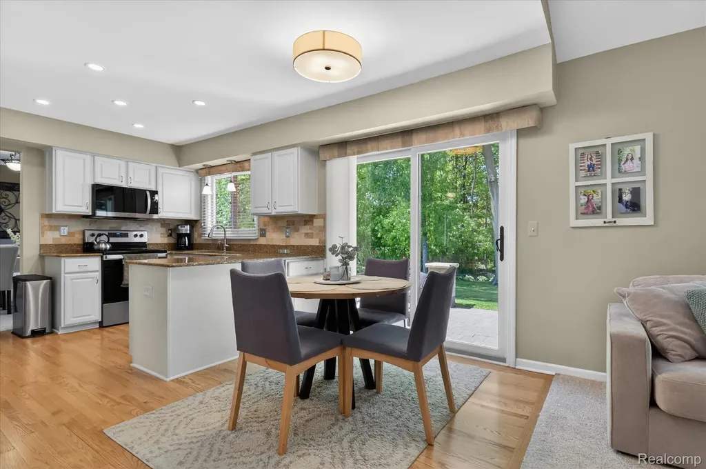 7071 Foxcreek Drive Canton Charter Township MI 48187
