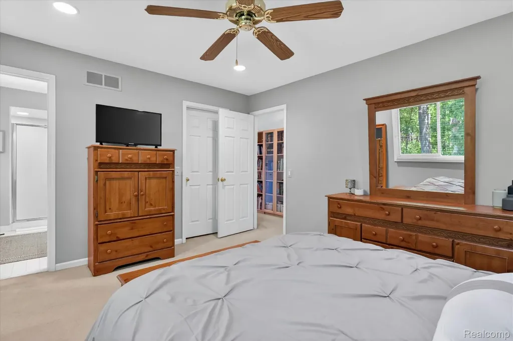 7071 Foxcreek Drive Canton Charter Township MI 48187