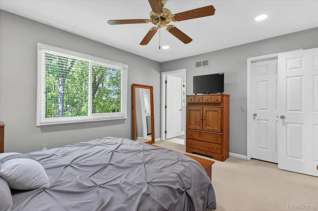 7071 Foxcreek Drive Canton Charter Township MI 48187