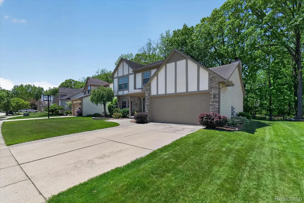 7071 Foxcreek Drive Canton Charter Township MI 48187
