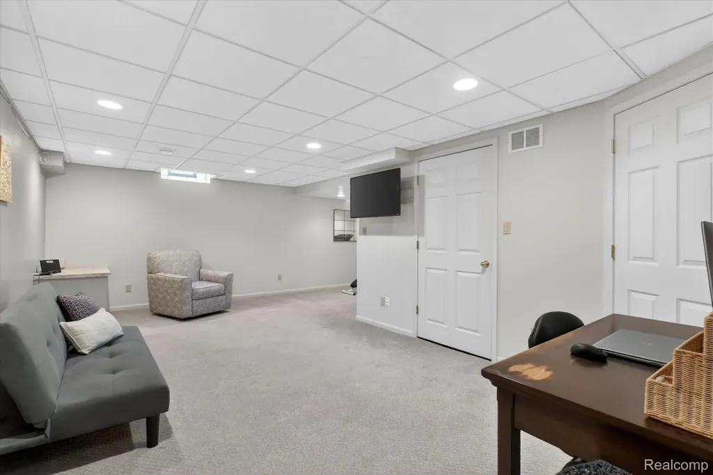 7071 Foxcreek Drive Canton Charter Township MI 48187