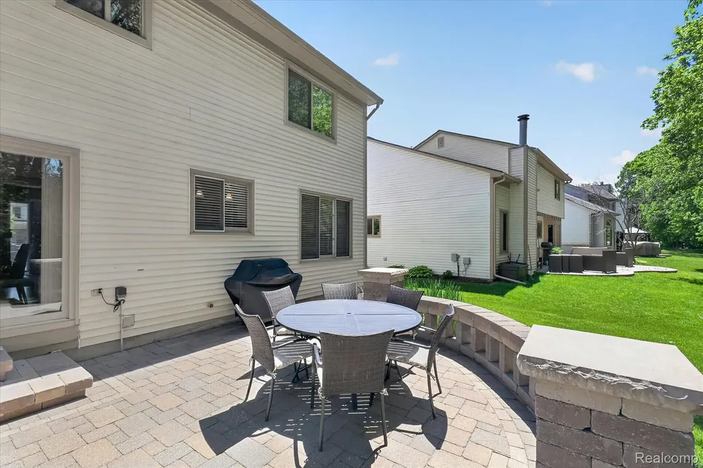 7071 Foxcreek Drive Canton Charter Township MI 48187