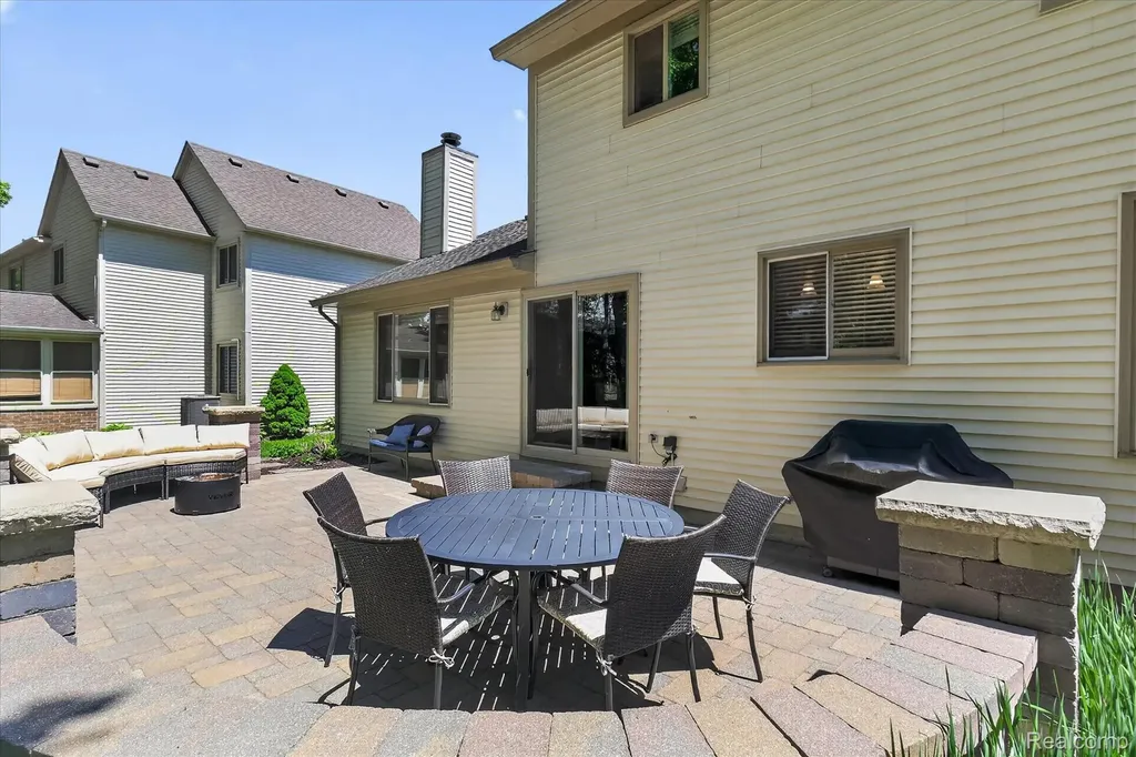 7071 Foxcreek Drive Canton Charter Township MI 48187