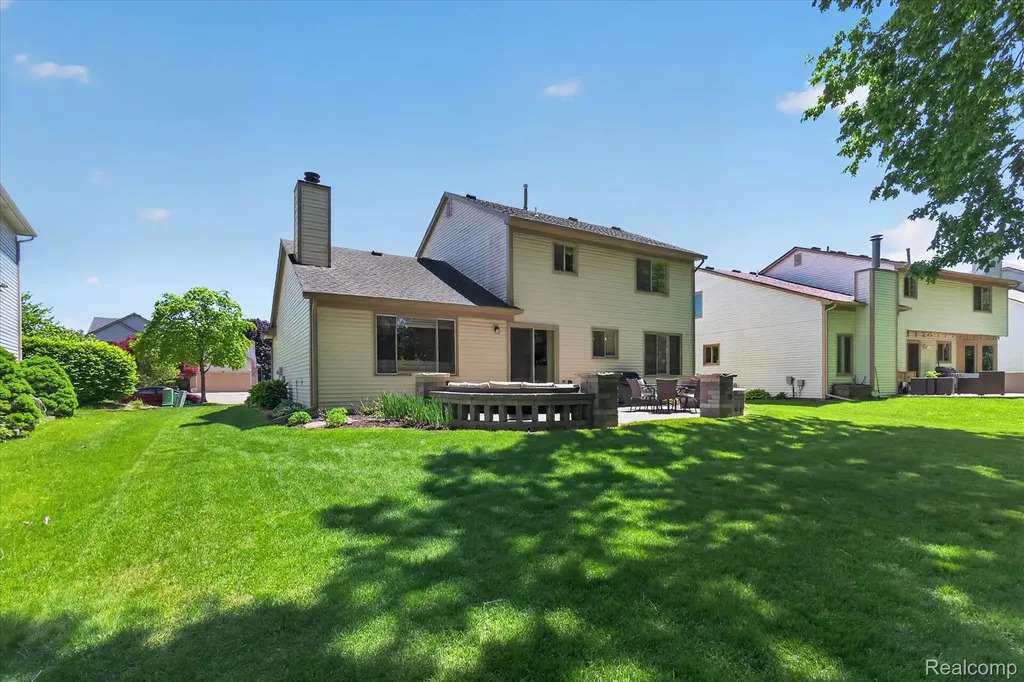 7071 Foxcreek Drive Canton Charter Township MI 48187