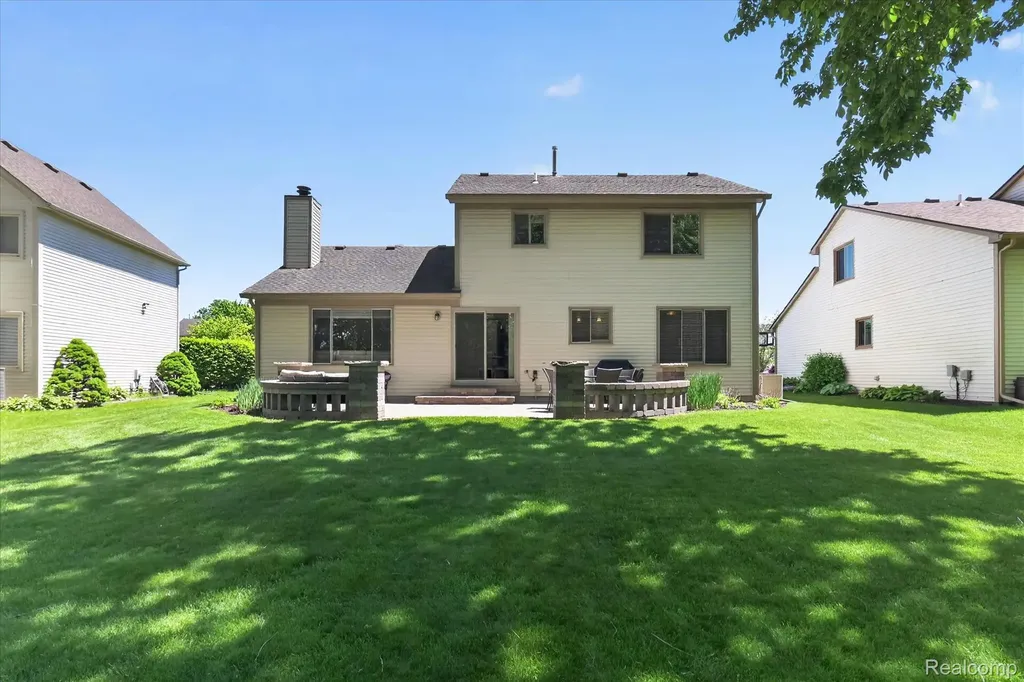 7071 Foxcreek Drive Canton Charter Township MI 48187