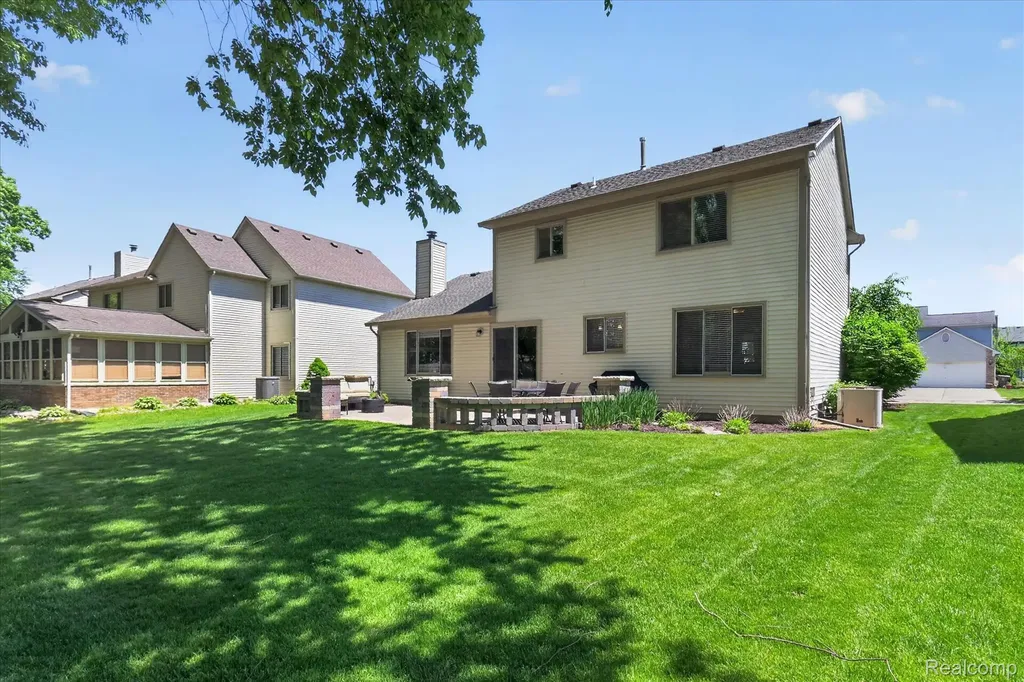 7071 Foxcreek Drive Canton Charter Township MI 48187
