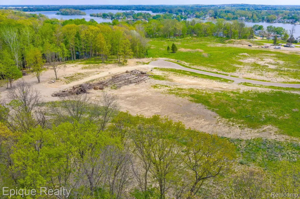 2797 Park Ridge Road White Lake Charter Township MI 48383