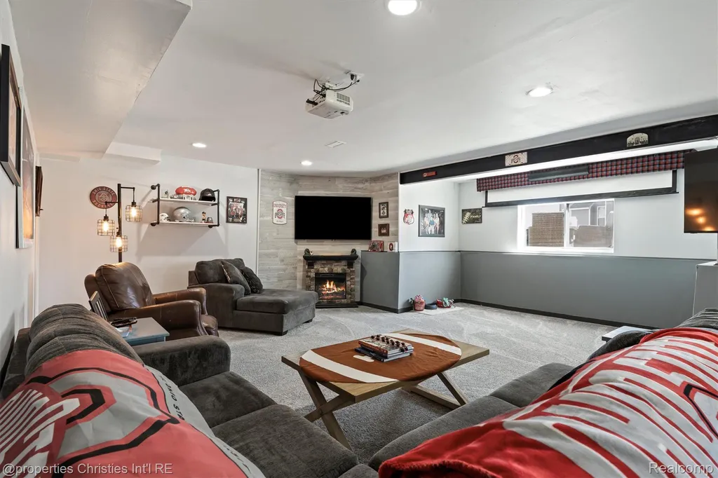 2721 Maize Loop Saline Township MI 48176