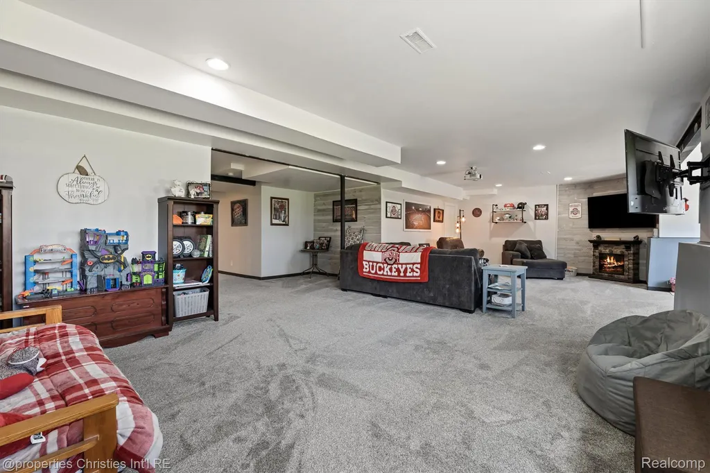 2721 Maize Loop Saline Township MI 48176