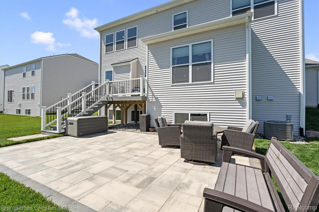 2721 Maize Loop Saline Township MI 48176
