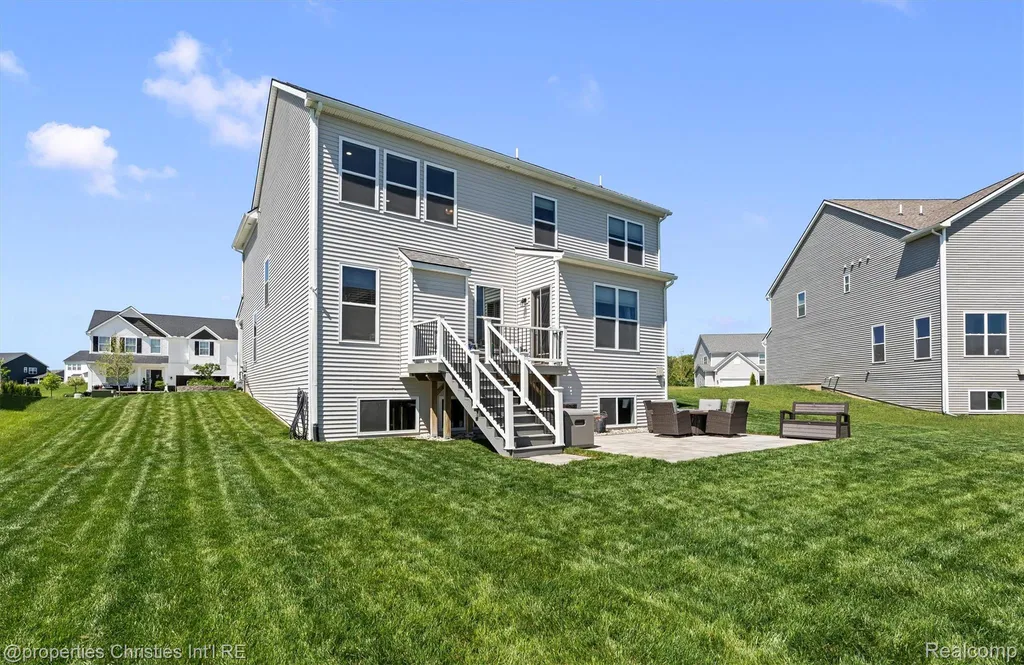 2721 Maize Loop Saline Township MI 48176
