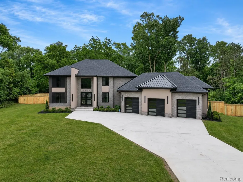 31130 Lahser Beverly Hills Village MI 48025