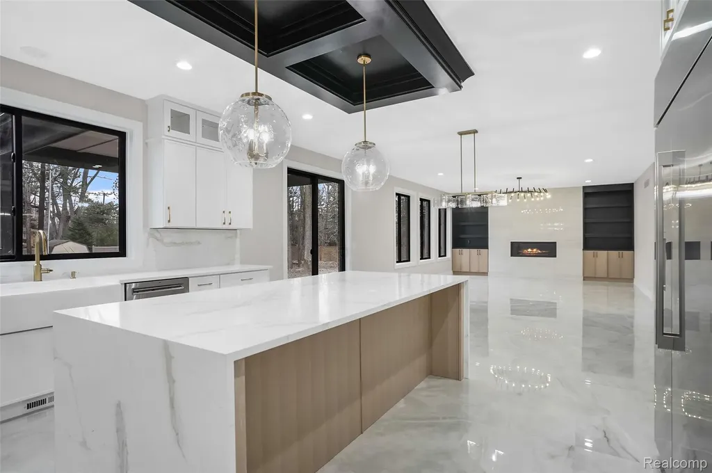 31130 Lahser Beverly Hills Village MI 48025
