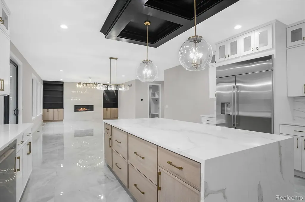 31130 Lahser Beverly Hills Village MI 48025