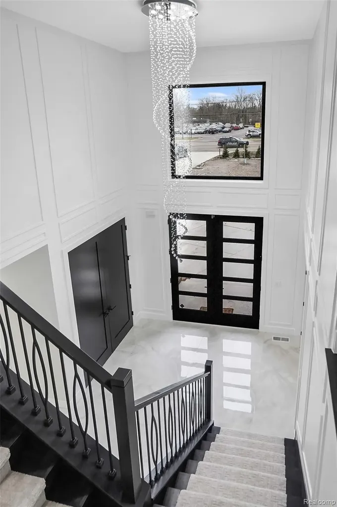 31130 Lahser Beverly Hills Village MI 48025
