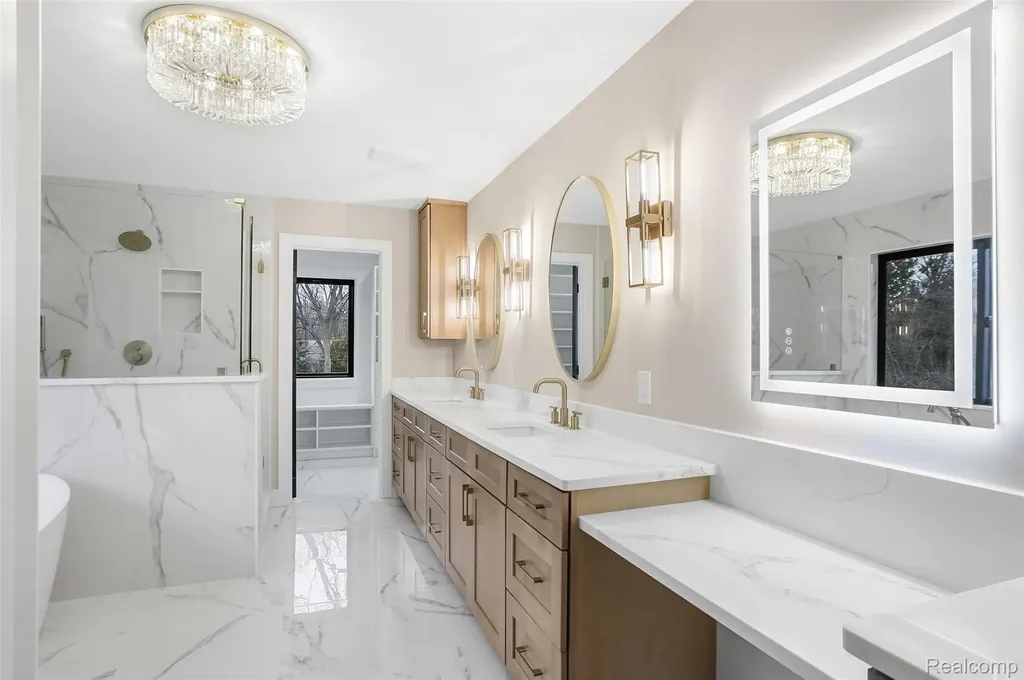 31130 Lahser Beverly Hills Village MI 48025