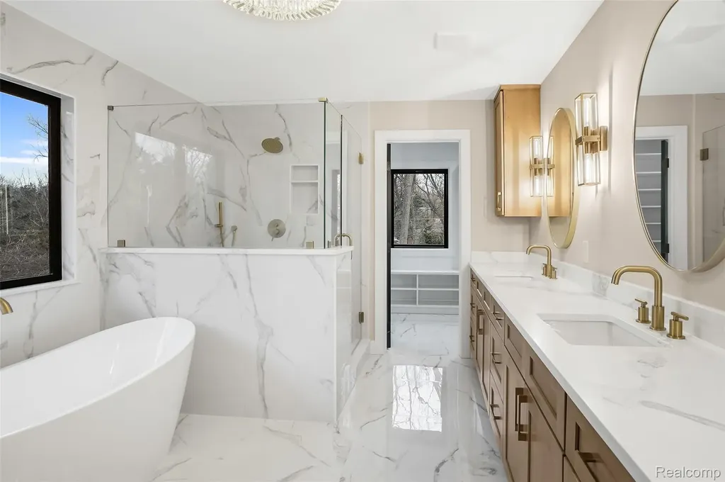 31130 Lahser Beverly Hills Village MI 48025