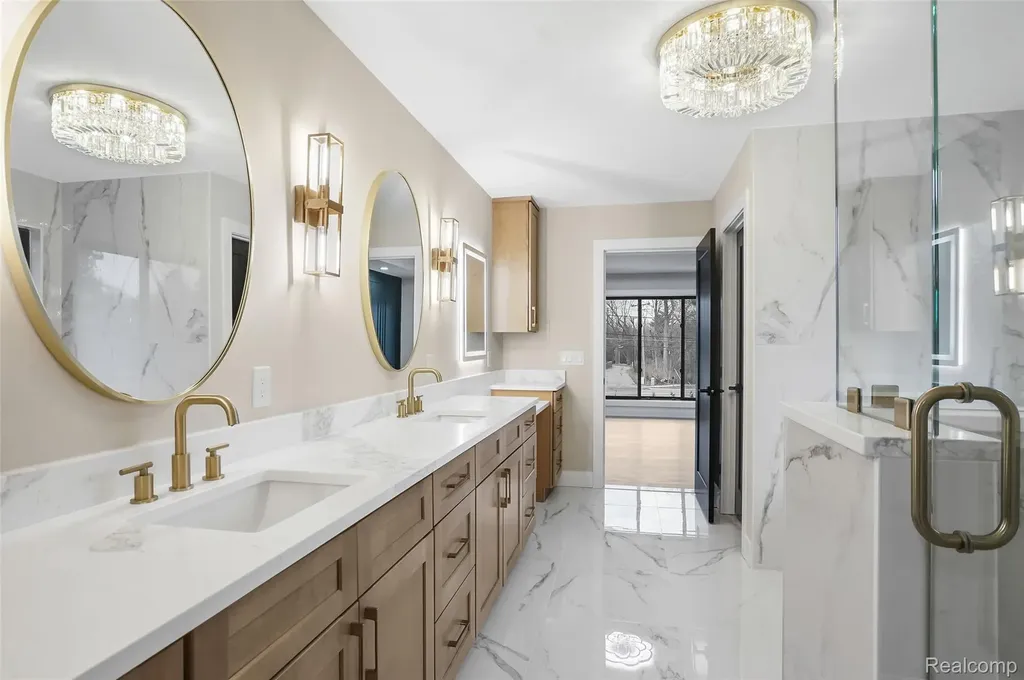 31130 Lahser Beverly Hills Village MI 48025