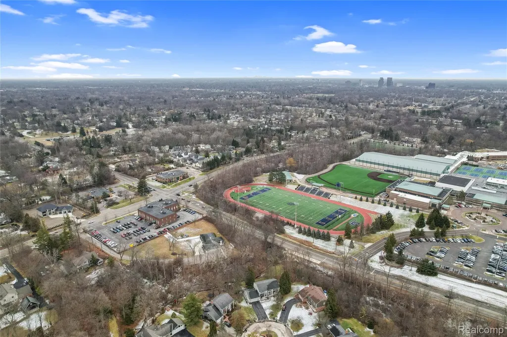 31130 Lahser Beverly Hills Village MI 48025