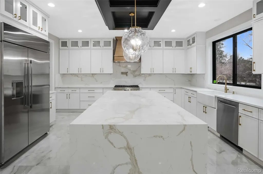 31130 Lahser Beverly Hills Village MI 48025