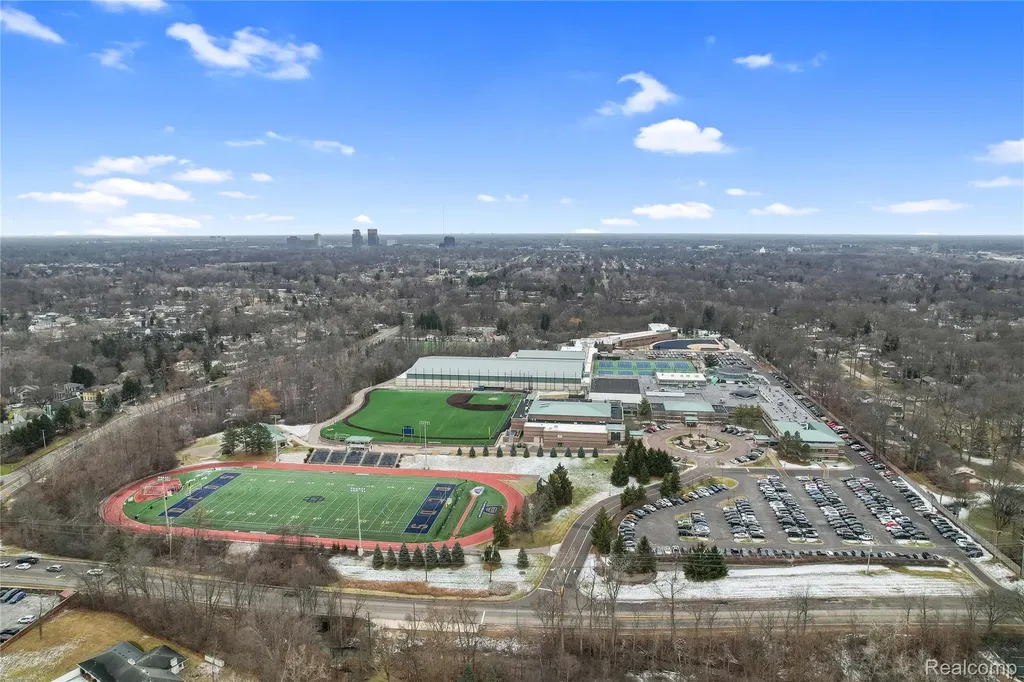 31130 Lahser Beverly Hills Village MI 48025