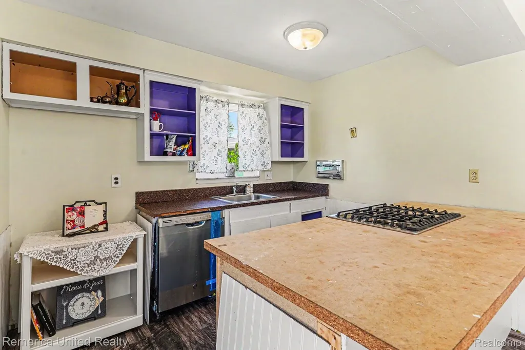 19044 Hillcrest Street Livonia City MI 48152