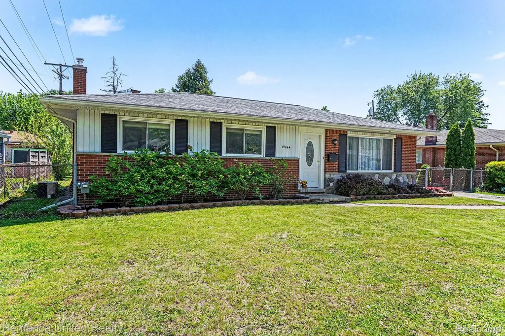 19044 Hillcrest Street Livonia City MI 48152