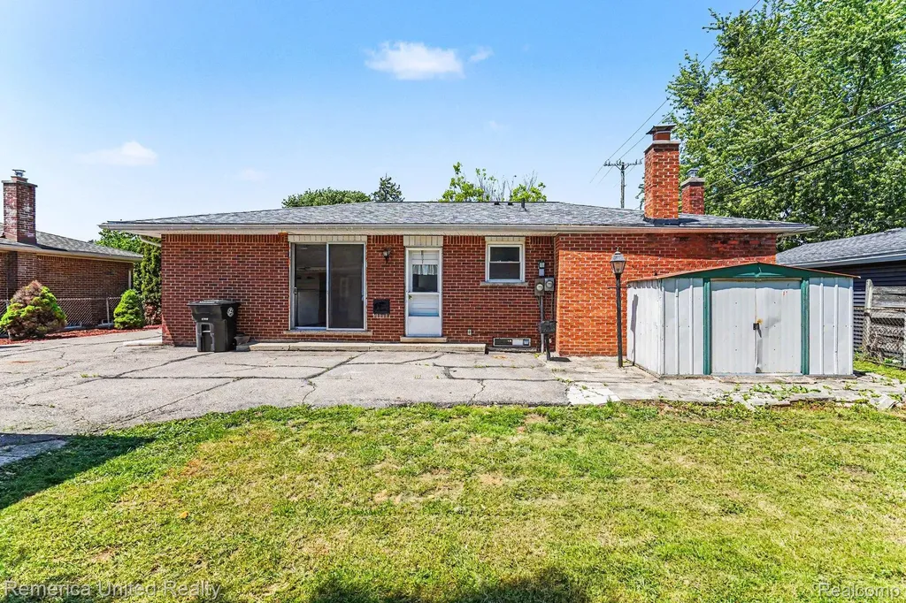 19044 Hillcrest Street Livonia City MI 48152