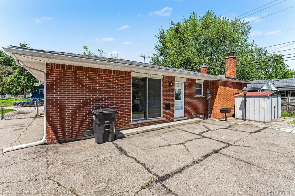19044 Hillcrest Street Livonia City MI 48152