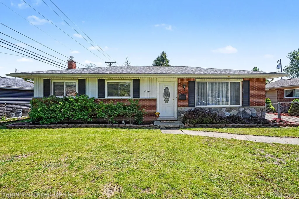 19044 Hillcrest Street Livonia City MI 48152