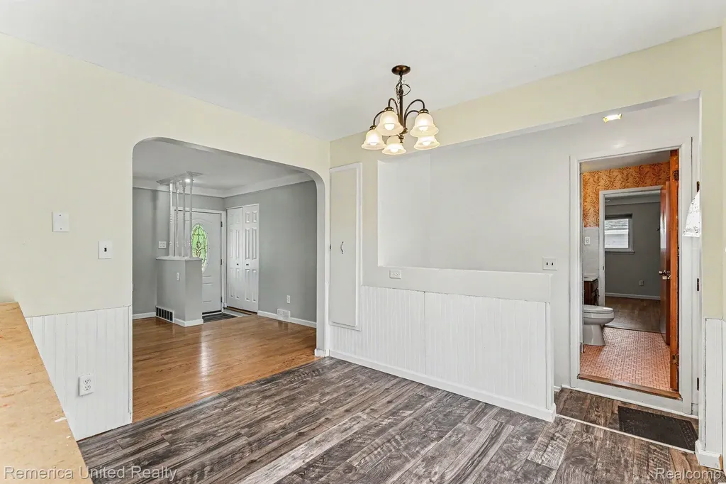 19044 Hillcrest Street Livonia City MI 48152