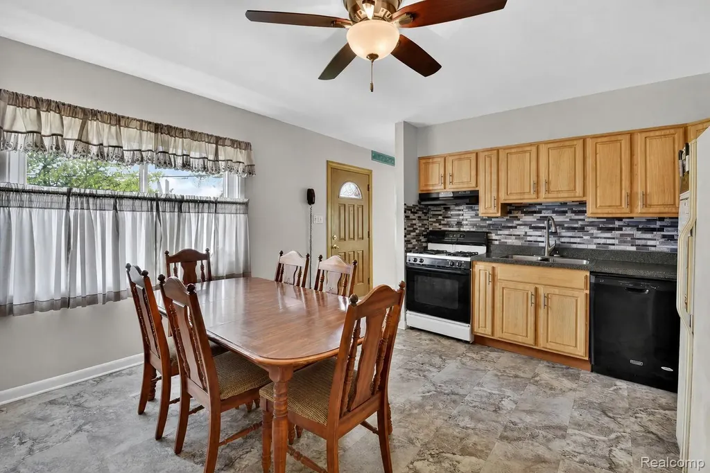 29886 Pointe Drive Gibraltar City MI 48173