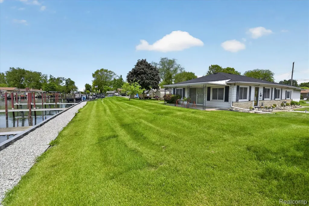 29886 Pointe Drive Gibraltar City MI 48173