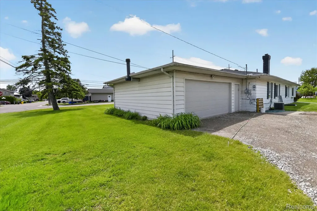 29886 Pointe Drive Gibraltar City MI 48173