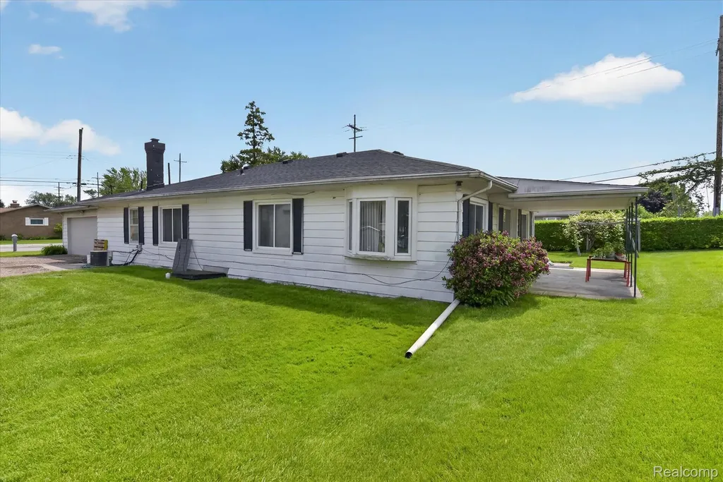 29886 Pointe Drive Gibraltar City MI 48173