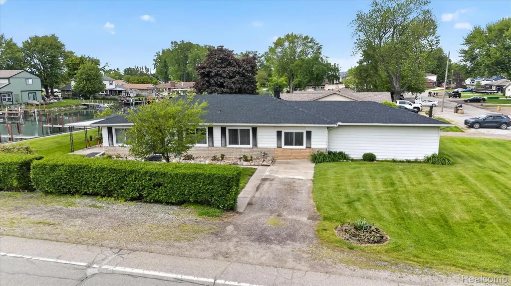 29886 Pointe Drive Gibraltar City MI 48173