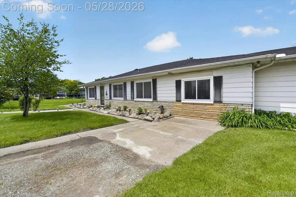 29886 Pointe Drive Gibraltar City MI 48173