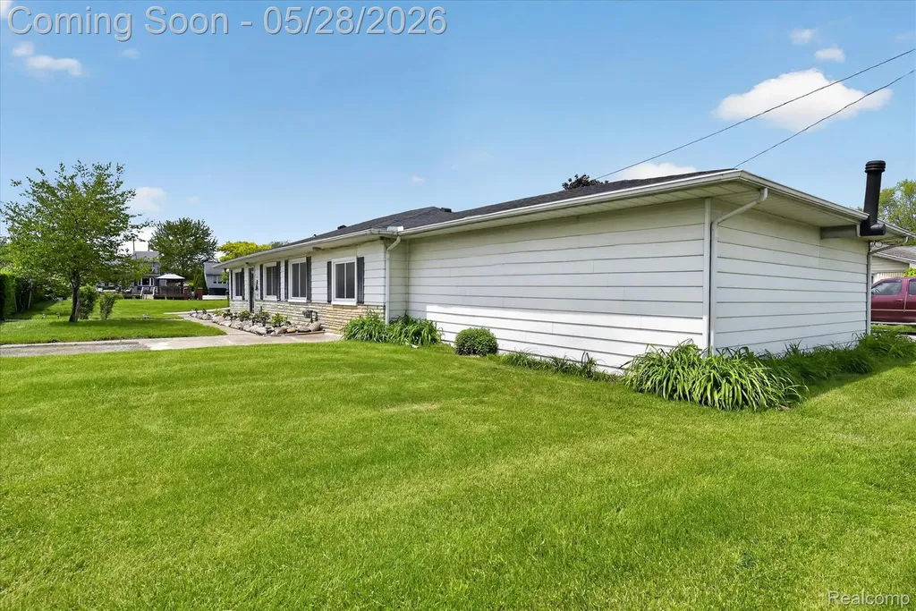29886 Pointe Drive Gibraltar City MI 48173