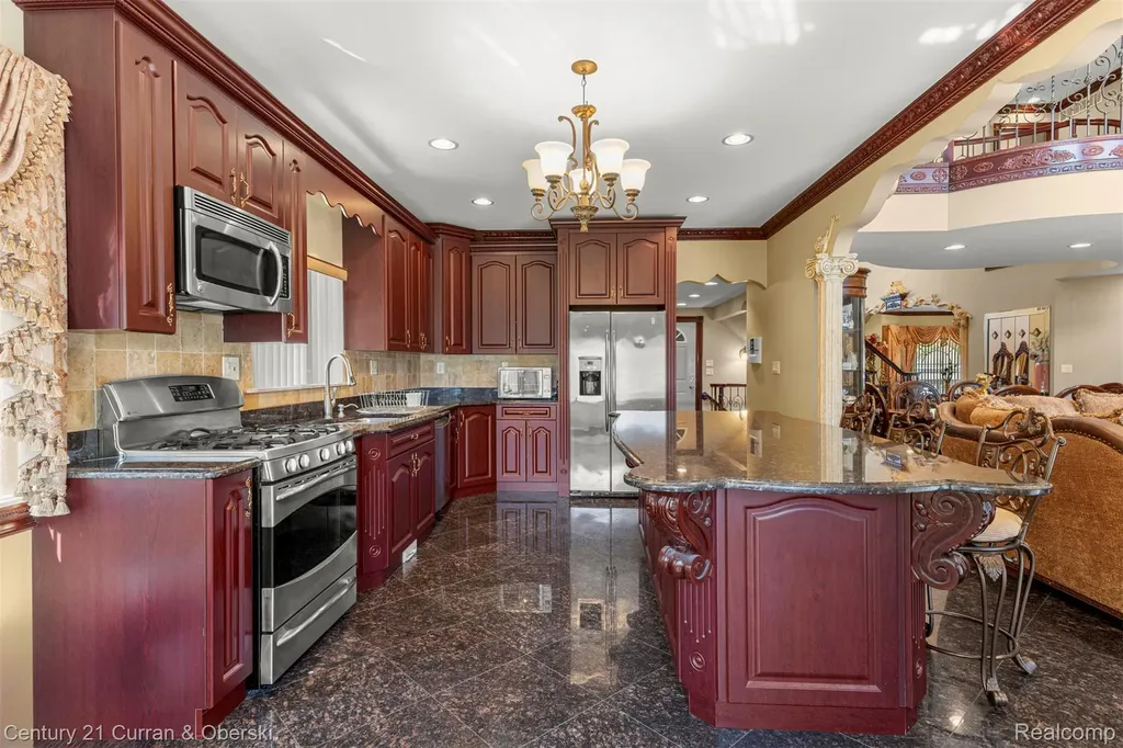 6318 Whitefield Street Dearborn Heights City MI 48127