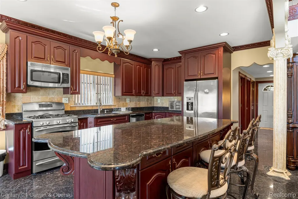 6318 Whitefield Street Dearborn Heights City MI 48127
