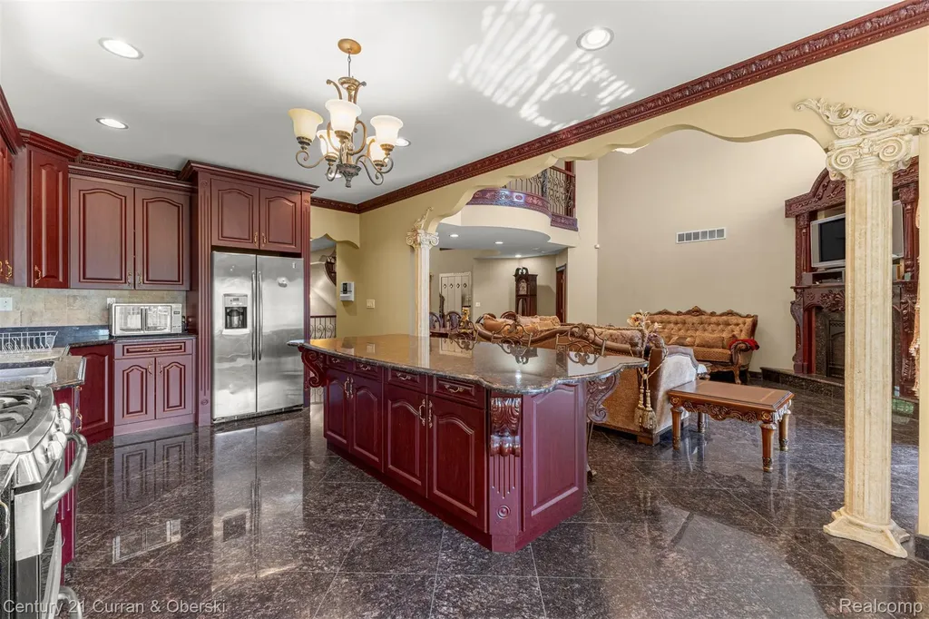 6318 Whitefield Street Dearborn Heights City MI 48127