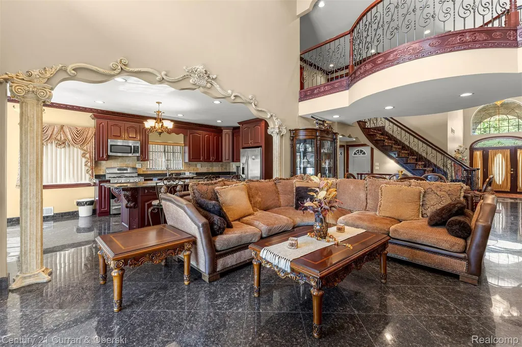 6318 Whitefield Street Dearborn Heights City MI 48127
