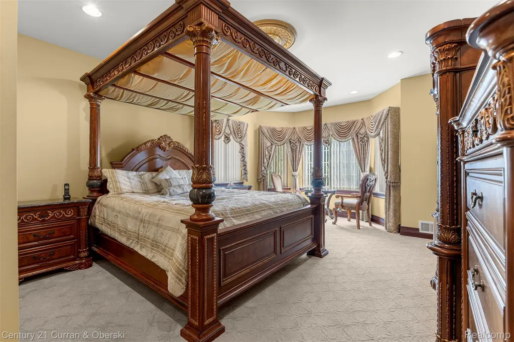 6318 Whitefield Street Dearborn Heights City MI 48127