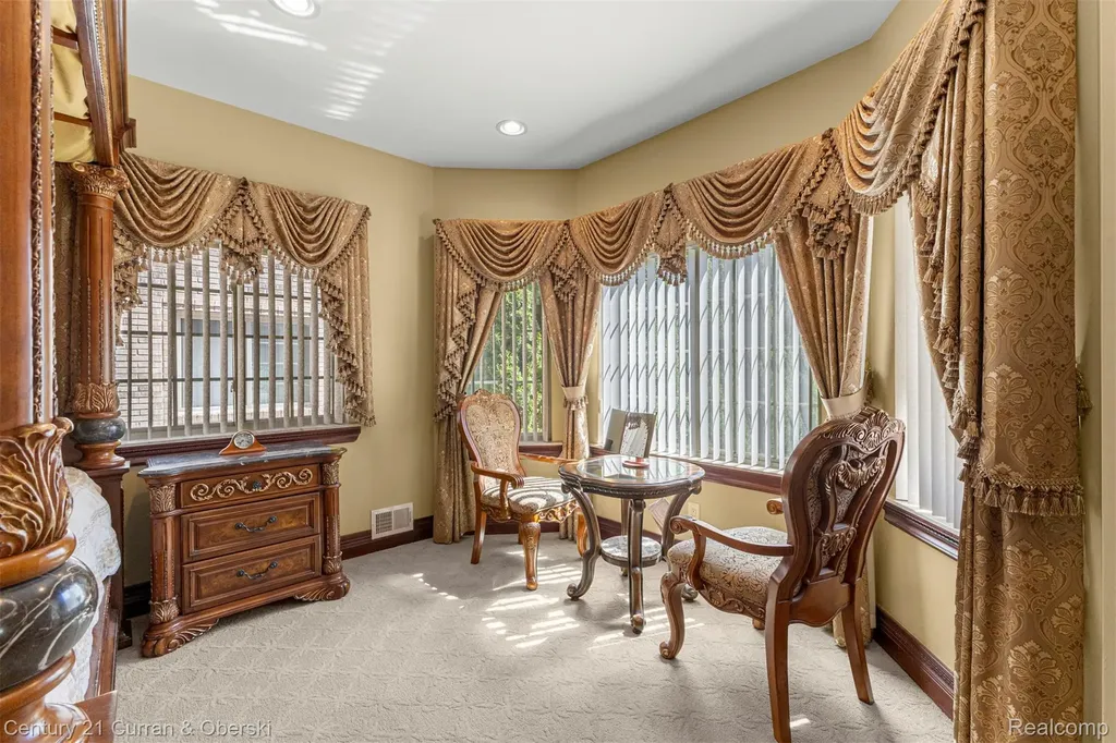 6318 Whitefield Street Dearborn Heights City MI 48127