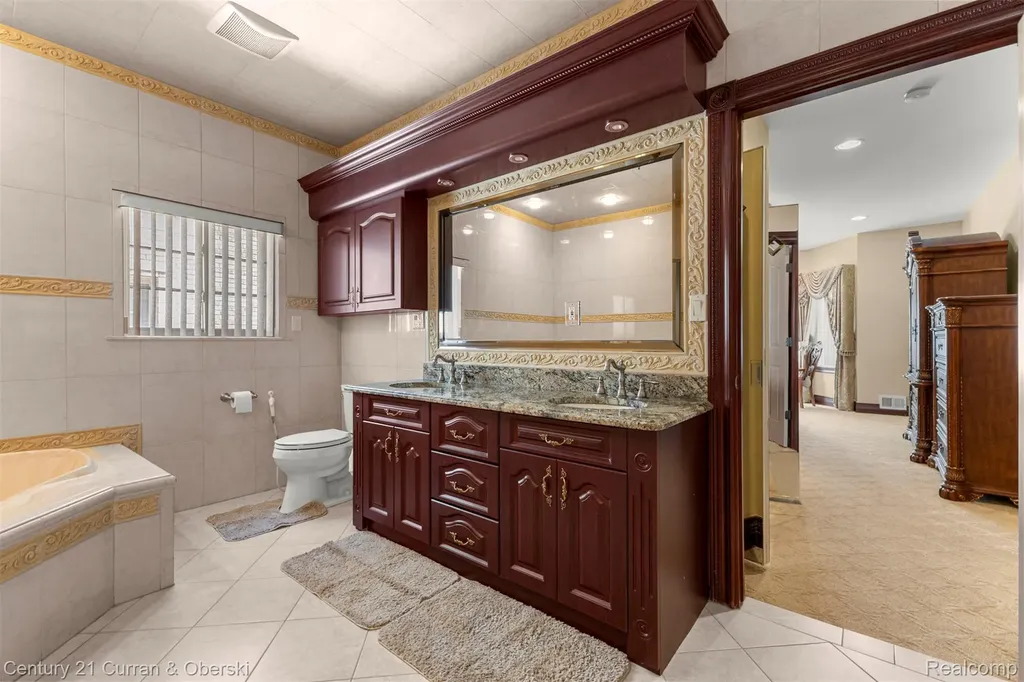 6318 Whitefield Street Dearborn Heights City MI 48127