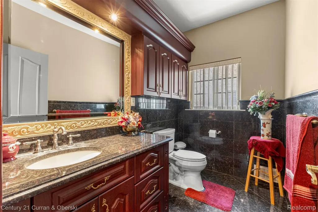6318 Whitefield Street Dearborn Heights City MI 48127